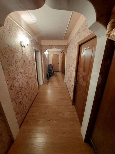 4-к. квартира, 84 м², 1/10 эт.