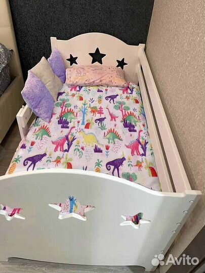 Кроватка для малыша из натурального дерева сингл с