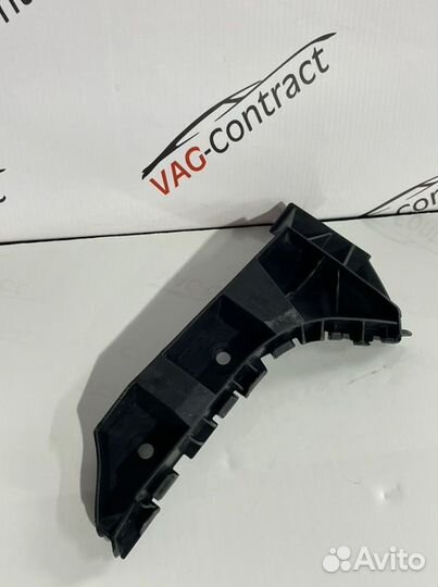 Кронштейн бампера задний правый Volkswagen Golf