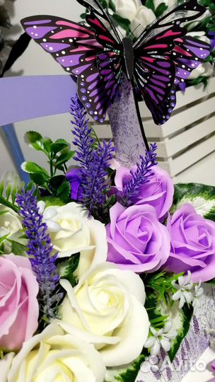 Подарок корзина из пенных роз