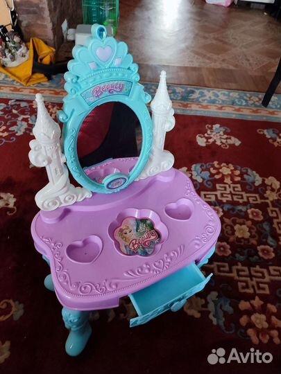 Трюмо с зеркалом