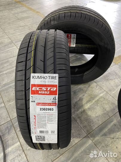 Kumho Ecsta HS52 235/55 R17
