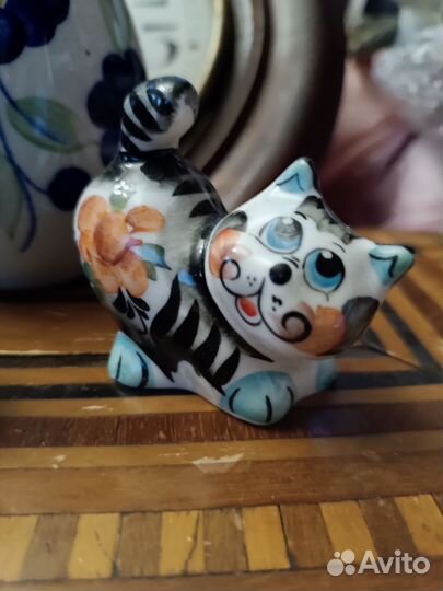 Статуэтки фарфоровые кошек