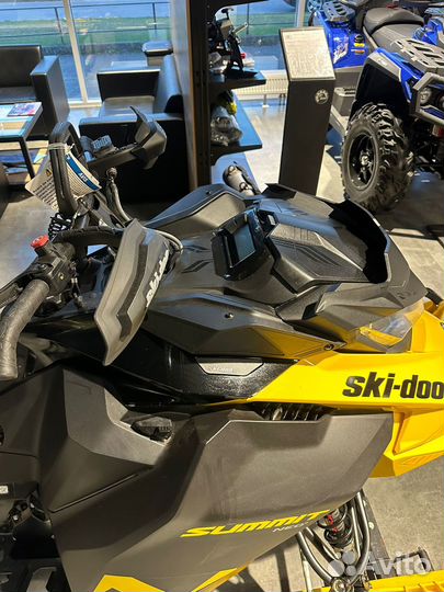 Снегоход BRP Ski-Doo Summit NEO+ 600 EFI