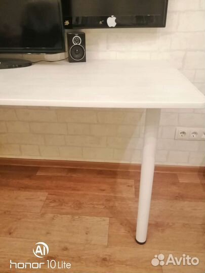 Компьютерный стол белый