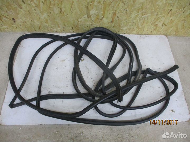 Уплотнительная резинка дверей Тойота Королла 150