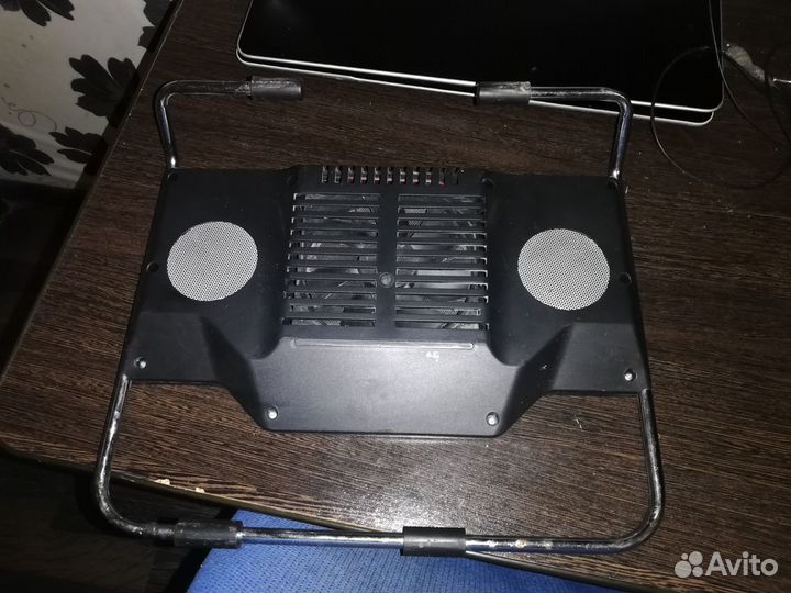 Подставка с охлаждением