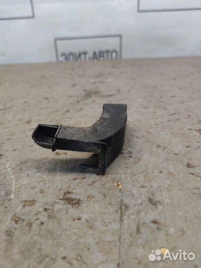 Накладка петли багажника задняя правая Porsche