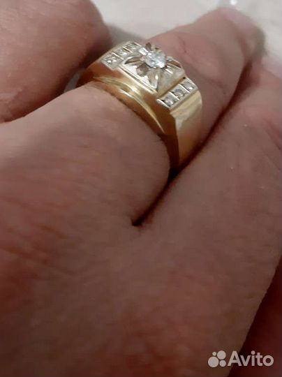 Мужская золотая печатка с бриллиантом