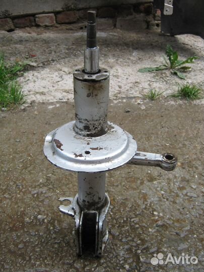 Передние стойки ваз 2110