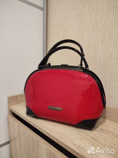 Сумка лаковая