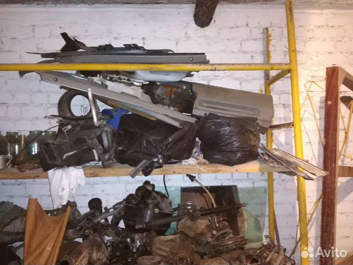 Запчасти на Mercedes 124 м102