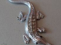 Эмблема наклейка металлическая Аллигатор светлая