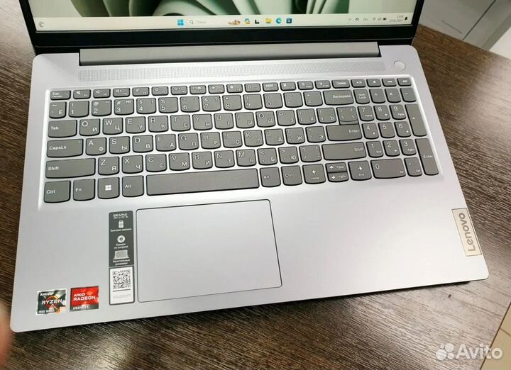 Ноутбук Lenovo Slim 3 (1TB SSD M.2, Ryzen 7320U)