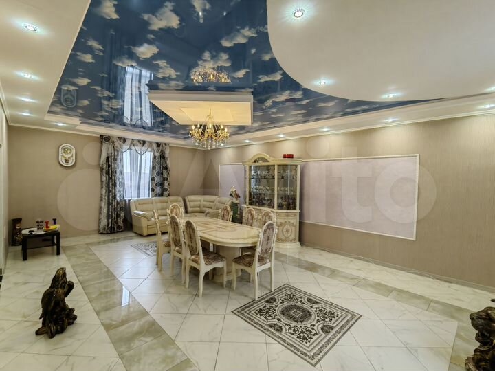 Коттедж 250 м² на участке 14 сот.