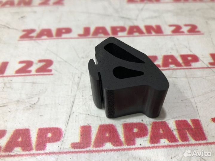 Отбойник капота Toyota Land Cruiser Prado