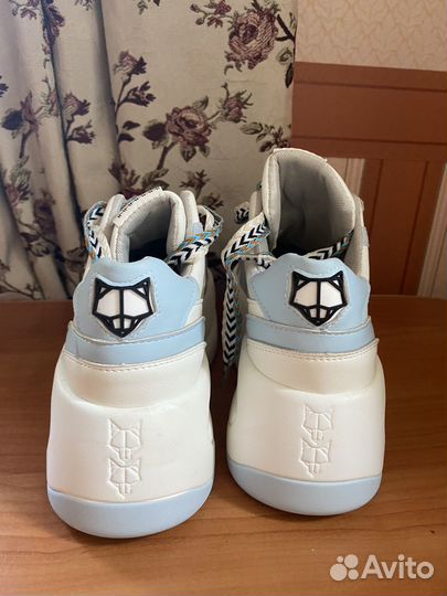 Кроссовки р.40(38) naked wolfe