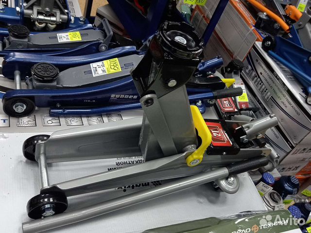 Домкрат подкатной Matrix 2т в Кейсе