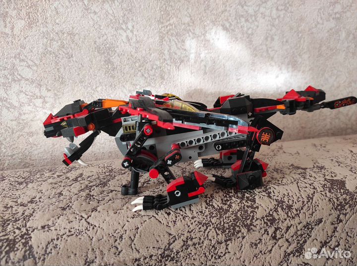 Lego дракон на пульте управления