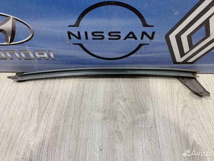 Направляющая стекла Nissan note E11 Прав