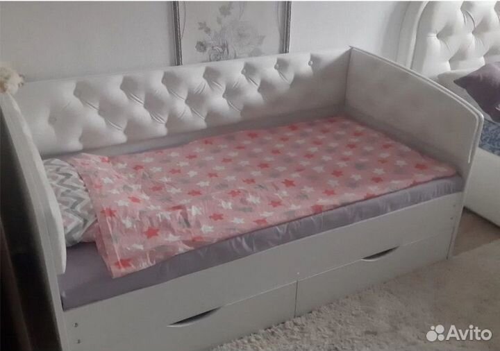 Кроватка с мягкой спинкой и боковинками