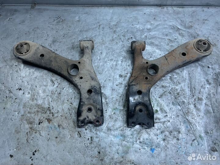 Рычаг передний Toyota Corolla E150