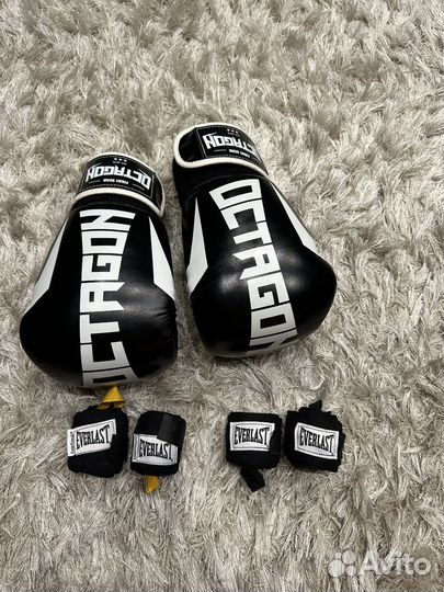 Продам перчатки octagon 12 Oz+4 пары бинтов