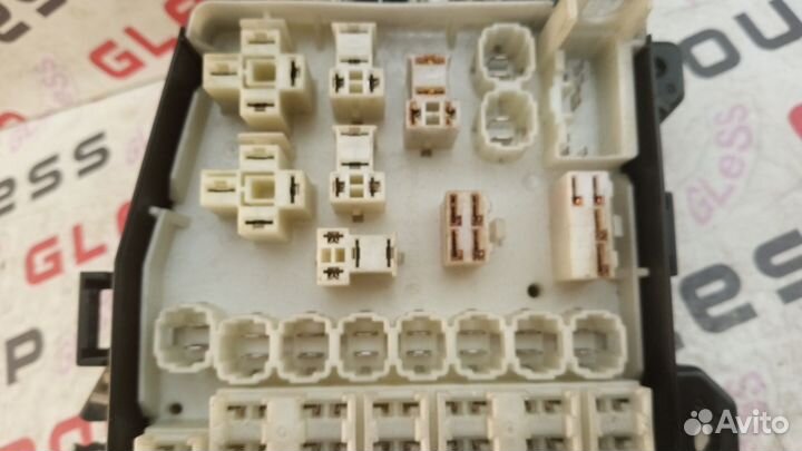 Блок предохранителей BJ корпус б/у Familia