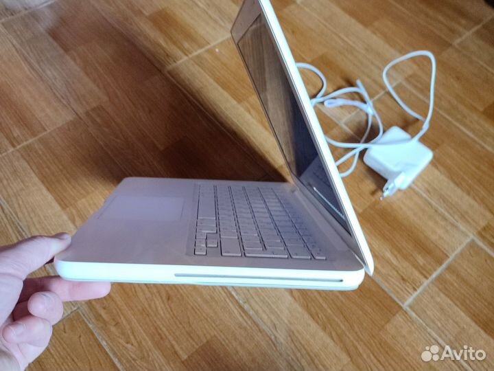 Apple MacBook A1342