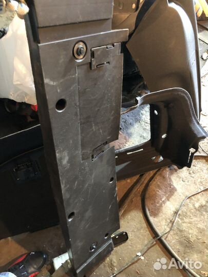 Аудиа4 б7 авант Обшивка багажника и пятой двери