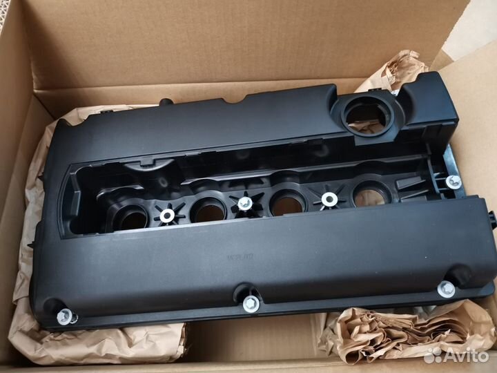 Клапанная крышка Опель Астра Н Зафира