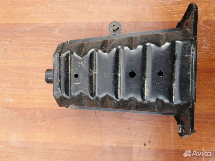 Крепление жесткости бампера левое Toyota Crown