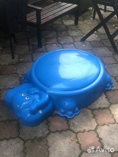 Песочница с крышкой