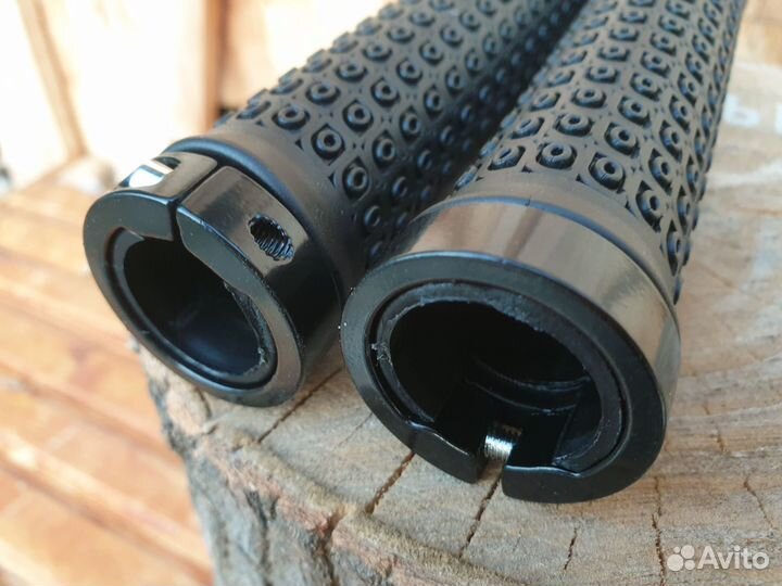 Грипсы для велосипеда с фиксатором