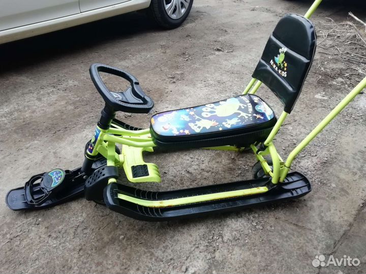 Детский снегокат со спинкой