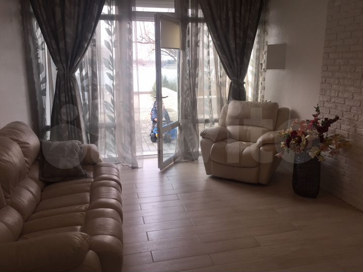 2-к. квартира, 90 м², 1/4 эт.