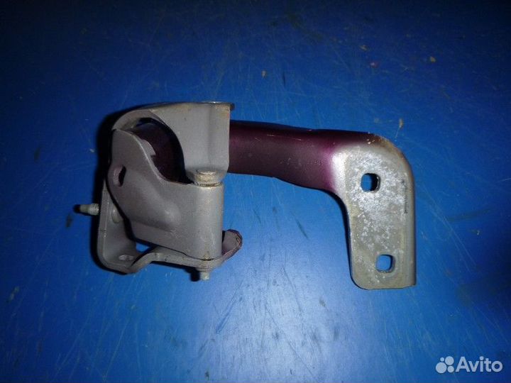 Петля двери багажника audi Q5 2008