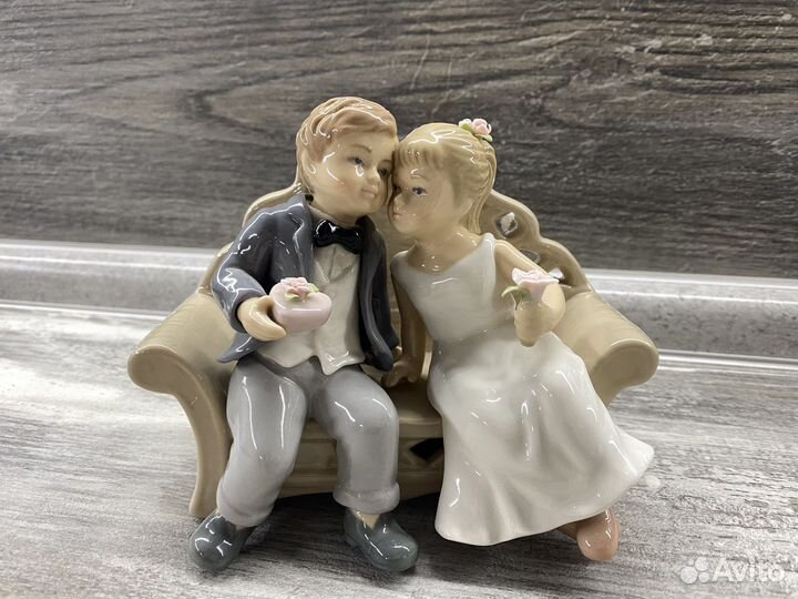 Статуэтка фарфор