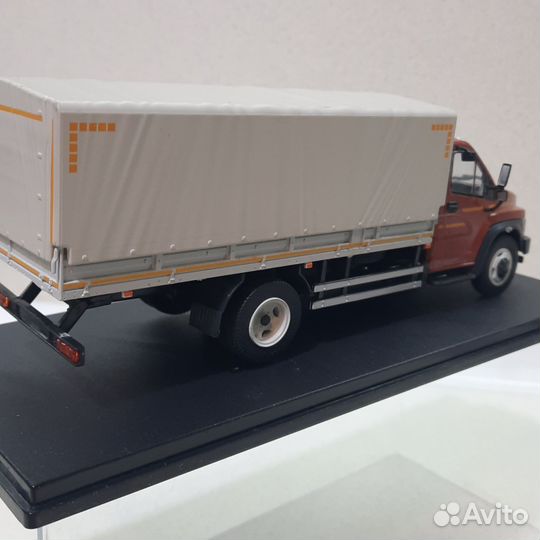 Модель автомобиля Газон Next 1:43