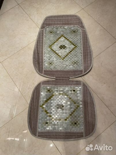 Чехол из нефрита на сиденье автомобиля