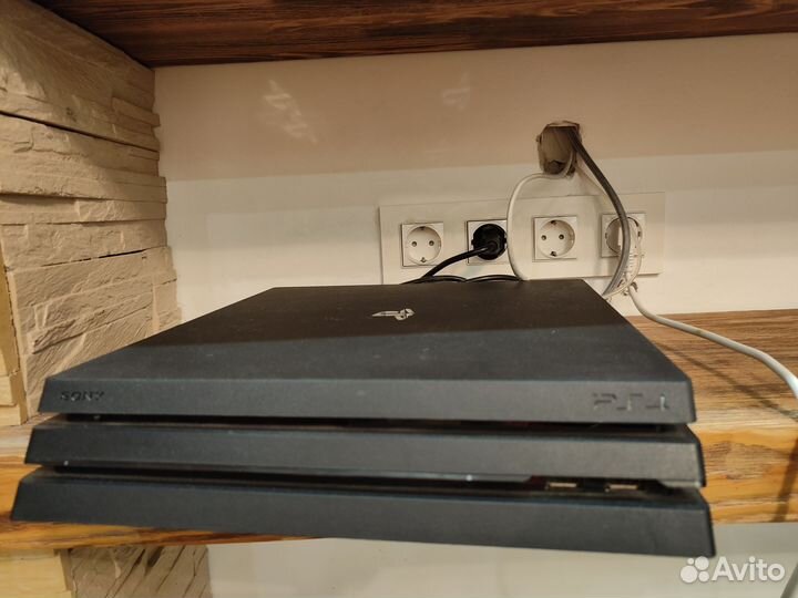 Ps4 pro + 2 геймпада