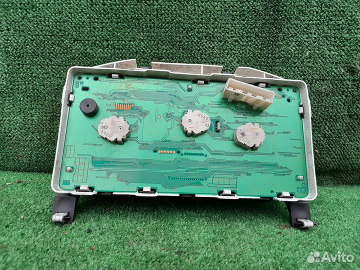 Панель приборов Nissan Note E11 дорест