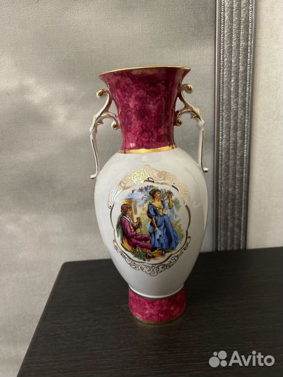 Фарфоровая ваза
