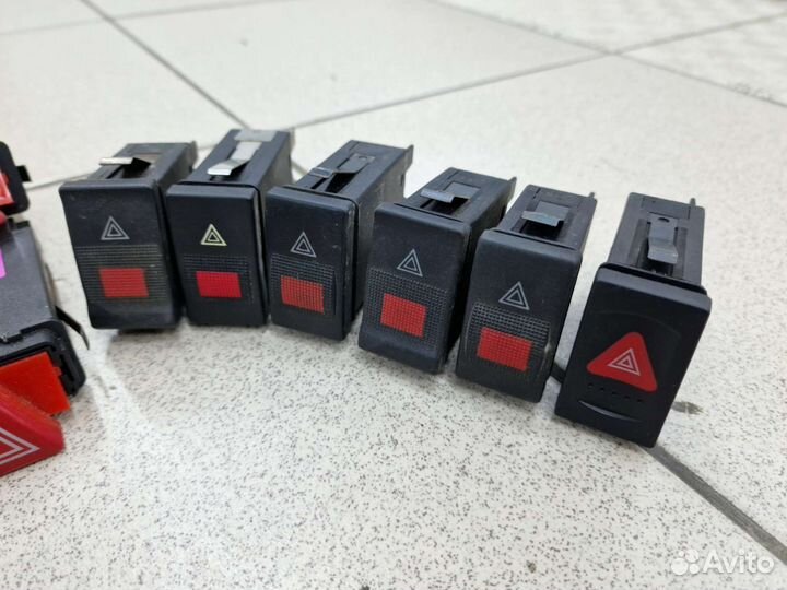 Кнопка аварийной сигнализации Audi / Volkswagen