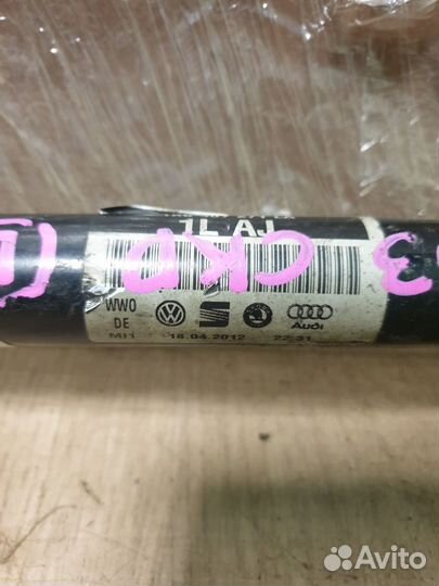 Ось привод шрус передний левый Vw Passat B7