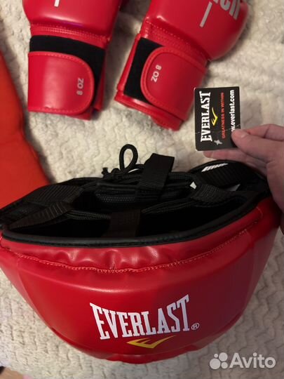 Боксерские перчатки шлем и наколенники everlast