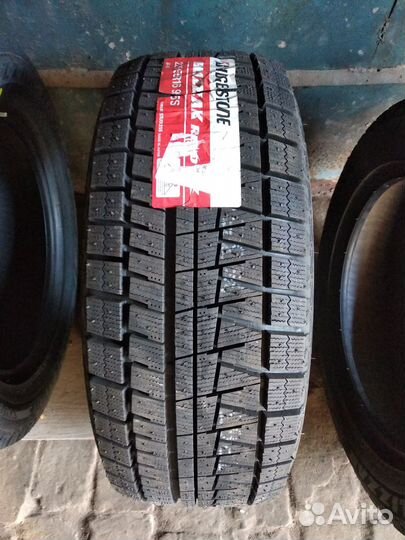 Bridgestone Blizzak Revo GZ 225/55 R17 112