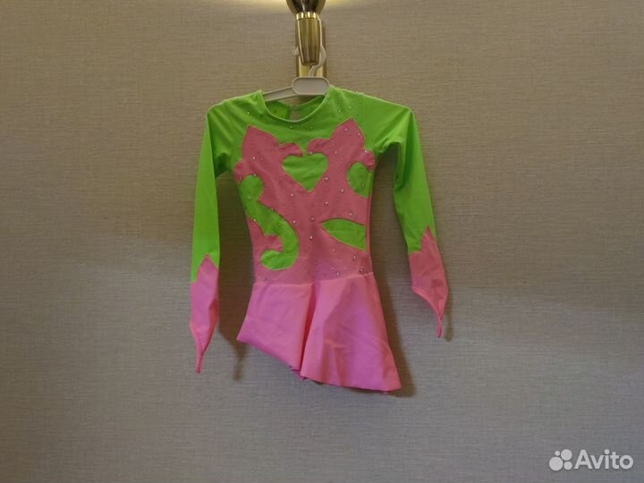 Костюм для фигурного катания и художественной гимн