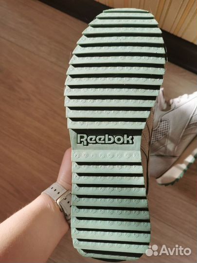 Кроссовки Reebok женские (размер 38)