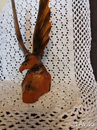 Резные орлы